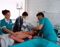 Ниже на фото клиника по борьбе с наркотиками, а у автора наркопритон и пропаганда наркотиков