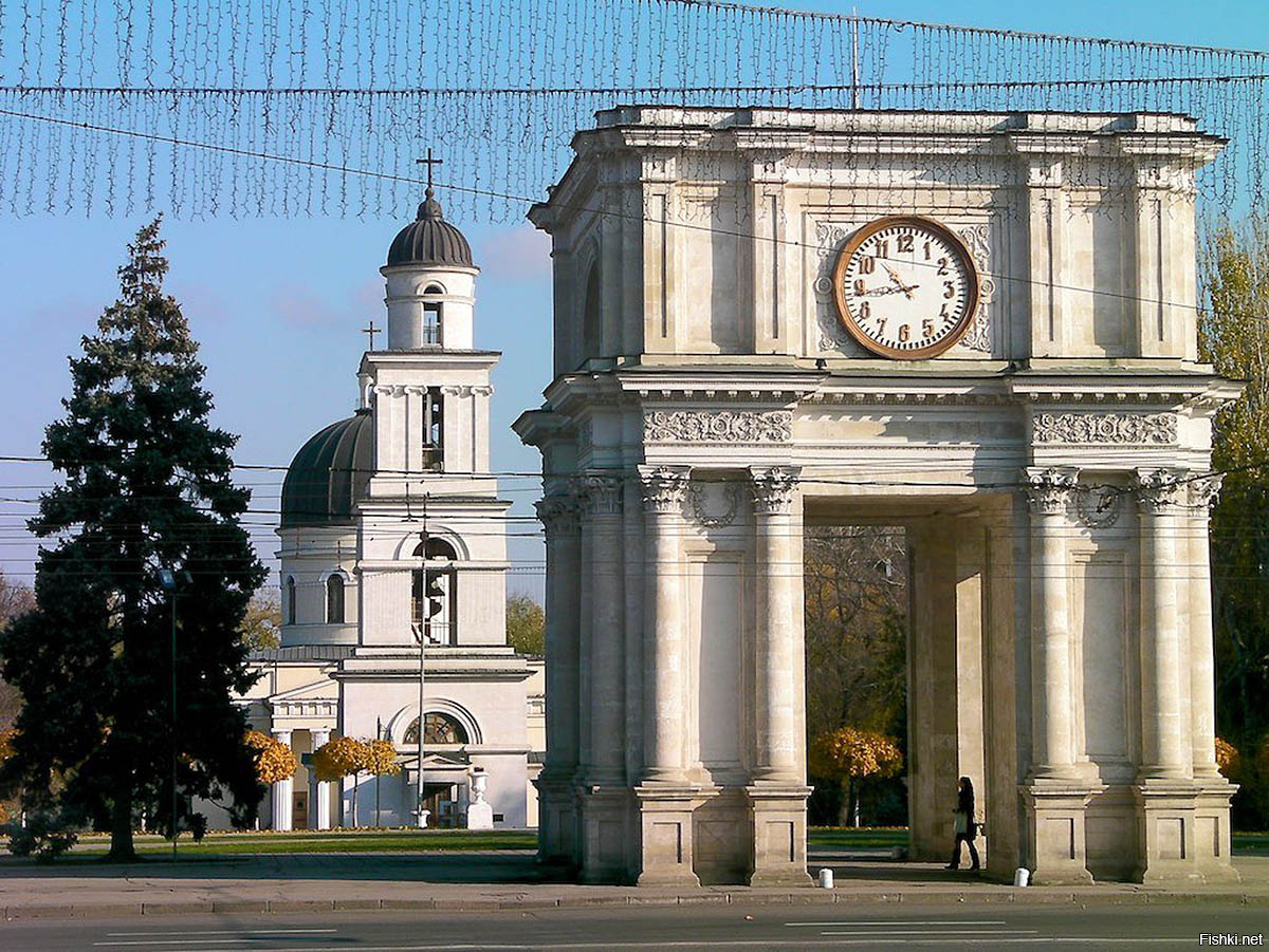 Триумфальная арка Кишинев