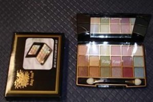 В конце восьмидесятых добиться модного образа стало значительно проще   рынок завалили дешевые марки самой разнообразной косметики. Одни только наборы марки Ruby Rose гарантировали ультрамодный макияж.
Оооо... это была мечта!