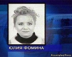 Дополню:

Угон самолёта Ту-154 в Саудовскую Аравию   террористический акт, осуществлённый чеченскими террористами с 15 по 16 марта 2001 года. В его ходе был захвачен авиалайнер Ту-154М авиакомпании  Внуковские авиалинии , совершавший рейс VKO-2806 по маршруту Стамбул   Москва. Захваченный самолёт совершил посадку в аэропорту Медины (Саудовская Аравия). В результате проведённого спецназом Саудовской Аравии штурма самолёт был освобождён. Погибли 3 человека   1 пассажир, стюардесса Юлия Фомина,

Спецназовцы замешкались с открытием люков, в результате чего первой в салон ворвалась группа из пилотской кабины. Стоявшего в переднем тамбуре Супьяна Арсаева спецназовец расстрелял в упор. При этом одна из пуль угодила в живот пассажиру из Турции Гюрзелю Камбалу, сидевшему в первом ряду. Оба скончались по дороге в больницу[7].

На борту началась паника, пассажиры кинулись в заднюю часть самолёта. Остальные группы так и не могли открыть выходы. Тогда им на помощь и пришла 27-летняя стюардесса Юлия Фомина. Протиснувшись сквозь толпу к двери, она открыла её и тут же была ранена (предположительно боец спецназа целился в пытавшегося положить на пол бортпроводницу одного из пассажиров, приняв того за террориста). Юлия умерла примерно через 10 минут от сквозного ранения в шею