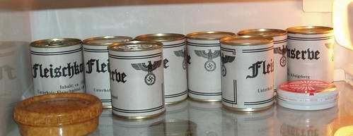 А вот тут то как раз может быть и человечинка.. уже потихоньку начала просачиваться информация о том, зачем вермахту нужны были миллионы людей в концлагерях.. 
  По крайней мере предположительно в двух из них варили тушенку из людей для нужд армии.  Этому свидетельствуют горы вываренных человеческих костей.