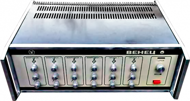 А у меня вот такая была штука! Колонки, чтоб вы понимали высотой по грудь. Динамики по 150 в не выдержали усилителя и сгорели, но был у нас один Кулибин в городе за 300 рублей перемотал мне их каждый на 250 ватт и середину сделал из никелированных полусфер, вообще красота была! Кстати там каждая пищалка весила килограмма по три.