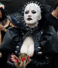 Как выглядят звезды ужастиков в реальной жизни?