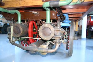 2. Первый грузовик из Копрживнице. Был оснащен двумя двигателями Бенца и развивал суммарную мощность в 12 л.с. при суммарном объеме 5,428 литров