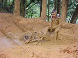 "В каком же кармане влажная салфетка?"