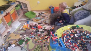 Сын решает примеры и за это играет один час на пс. Конечно подзатылиник дешевле, но я против таких мер.
Осудите меня