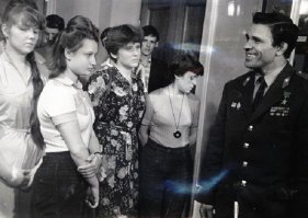 Да похож чем-то на Арни