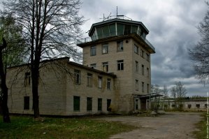 Витебск,Беларусь. Заброшенный аэродром и ангар для ИЛ-76, с учётом размаха крыльев в 50 метров- сооружение впечатляющее.