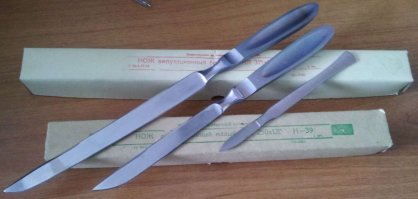 Естественно.Он же вот такими ножами работает.