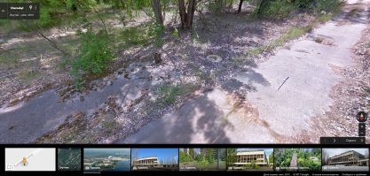 через Гугл просмотр улиц обнаружил чью то поделку из железного бака, проволоки и двух палок. Ну что это может быть?! ведь кто то, зачем то это сделал!