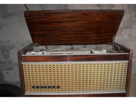 Вот такой катушечник  в 83г. мне отдал дядька, так мы с братом везли его через весь город пешком на старой детской коляске!