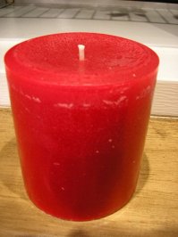 Угу...Зная это, опытные клиенты приходят со своими свечками