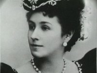 Хороша чертовка всех охмурила