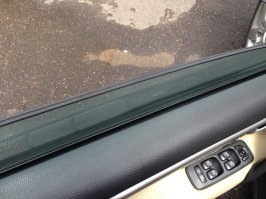 Триплексовые стекла (принцип изготовления, как у лобовых)... Такие стекла в дверях Меренов чаще всего можно увидеть