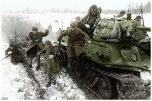 достаточно интересное фото - отсутствует "яблоко" и сам курсовой пулемет на 34-ке.