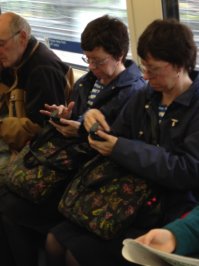 одни и те же близняшки. двойной копипаст)