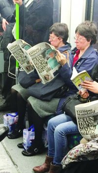 одни и те же близняшки. двойной копипаст)