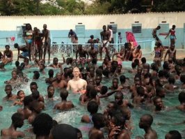 Да, я помню это видео один светляк против 29 арт.