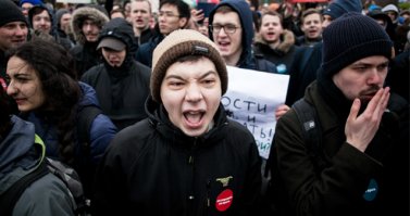 Какой народ? Вот эти малолетние д.о.л.б.о.ё.б.ы? Ремня от бати получит и весь "предел" пройдёт. Ванальный политический клоун и ЦА у него под стать.