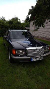 В прошлом году взял. 1983 год. 500 SEL. Пробег 182к с копейками
