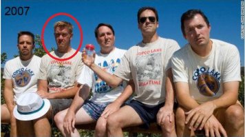 Как-то странно выглядит второй слева чувак. Он то меняется, то не меняется...