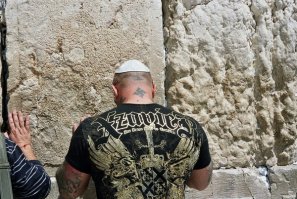 А вот ещё один очень колоритный персонаж: