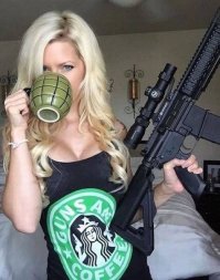 Куда она палец "спрятала"?