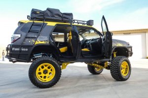 Эта Tonka прямо фанатеет от лифтованых внедорожников, помнится был у них и 4Runner