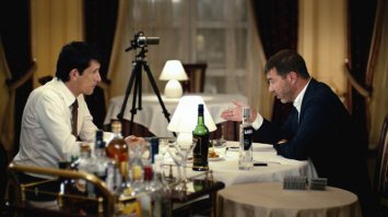В этом плане примечателен фильм Гришковца "Сатисфакция". Я до сих пор уверен, что сам Гришковец в этом фильме точно бухой. Ну нельзя так сыграть. Там и выражения глаз, интонации, поведение - чисто как у бухого. Его оппонент тоже хорошо сыграл, но не так, все таки. А как Гришковец на утро минералку пьёт после этой гулянки! У меня аж у самого сушняк на этом месте появляется)