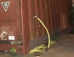 Вот вода. Какашки скорее всего в биотуалет.