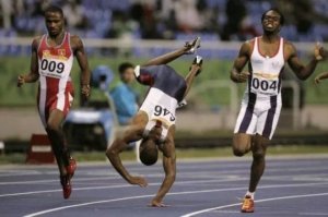 на руках видимо