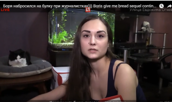 "Боря, отдай булку!" Продолжение истории жадного кота с батоном