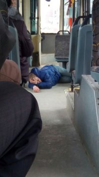 спят усталые игружки, книжки спят...