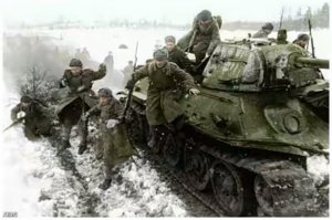 Или память отказала,
Позабыл в загробном сне,
Как в атаку нам, бывало,
Доводилось на броне?