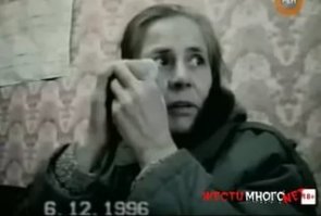Вот кровожадная:
Следствием было установлено что с февраля по сентябрь 1996 годa Александр Спесивцев в собственной квартире в Новокузнецке (Кемеровская область) насиловал, пытал, убивал женщин и детей, употреблял в пищу их мясо. На его счету 19 доказанных жертв. Самым ужасным было то, что пожилая мать Спесивцева сама заманивала жертв в квартиру сынка-людоеда (иногда в этом ей помогала и сестра маньяка Надежда). Также Людмила Яковлевна варила своему сыну из мяса жертв суп и лепила пельмени, а кости убитых скармливались домашнему любимцу Спесивцевых - собаке породы  водолаз . Останки жертв,
которые не годились в пищу, мать маньяка по ночам выносила из квартиры в ведрах и топила в протекающей поблизости речке Аба.
