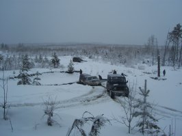 съездили на рыбалку - я на уазике выскочил, а крузак встал
