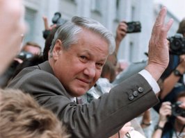 1997
Президент Ельцин подписывает указ о том, что все российские чиновники должны ездить на российских автомобилях. Идею указа подсказал ему только что назначенный на пост вице-премьера Борис Немцов. 
Я бы только это принял за шутку. 

Не понял в чём шутка, что малознакомый кому-то Apppke в 1976 году основал компанию.