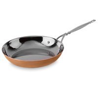 Надо помнить, что у всех таких "тефлоновых" сковородок срок службы  1-2 года если не царапать ее вилкой и ножом. Тогда все безопасно. Из чугунных могу посоветовать фирмы Staub. Или Lodge. Из нержавейки ZWILLING. Алюминиевые с керамическим покрытием - Ballarini. Медные - Ruffoni, только за ними уход сложный.