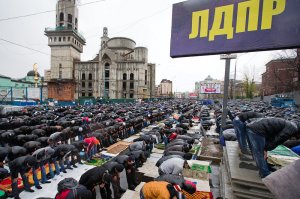 эххх. И ни арабов, ни черных . Ни насрано . Нет мечетей. А теперь там ад и ппц.Как и в масквабаде... Толерастия погубит планету