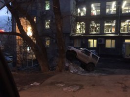 Джимник реально паркуется везде, Владивосток (Авангард)