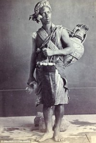 ничоси у него ноги массивные, и руки, а голова небольшая