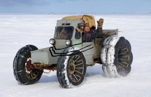 Если я правильно понял то ящик впереди для ног...