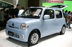 Тут просто пост удалили про daihatsu mira, 190 000р. во Владике 3 летка не битвы с реальным пробегом, потому что с аукционником. Полный привод без кардана, фул комплектация, парктроник, стёкла, кондей. Жалко не взял. Джимми не выдерживает конкуренцию по цене и комфорту и обслуге. Так то для бездорожья ничего, но дубовая и не едет по трассе