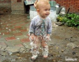 Сотни людей вышли на массовое побоище подушками