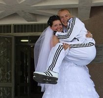 Это не забыл про свадьбу. Это свадьба гопников.