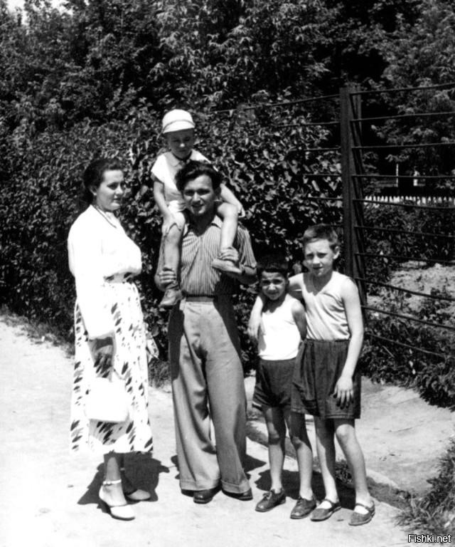 111 фотографий одного Человека