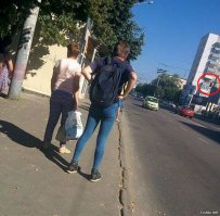 Один балкон не застеклён.