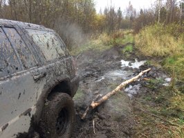 ну, что можно сказать про чирок: если у вас хватает денег на содержание бмв, то не факт, что хватит на чирок.  24/100 расход, это если все хорошо, и не гонять по буеракам. масло минимум литр на 1000км, и постоянные вложения по запчастям. у меня за год ушло порядка 300т.р., включая раптор, сварку, замены карданов, подвески и т.п. +бензин, у меня расход порядка 30л/100, за год это 210тр примерно при 20к пробега. Поэтому его лучше любить со стороны, не дай Бог угораздит полюбить его как владельцу, моментально пропишешься в автосервисах и интернет магазинах запчастей. но v8 5,2 прикольно звучит, и едет куда надо, и куда не надо тоже едет. угораздило в общем полюбить этого уродца. а, да - смена резины 60тр 33/12,5 гудрич, весна ж)) надеюсь жена это не прочитает