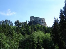 Рядом с г.Ружомберок деревня Ликавка.
Пытаются восстановить Замок с89г.
Местность живописная очень