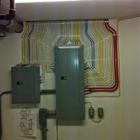 Нас заставляют так делать. Делаешь, потом фотаешь, потом фотку отсылаешь шефу... И не дай бог, ему не понравится...(((